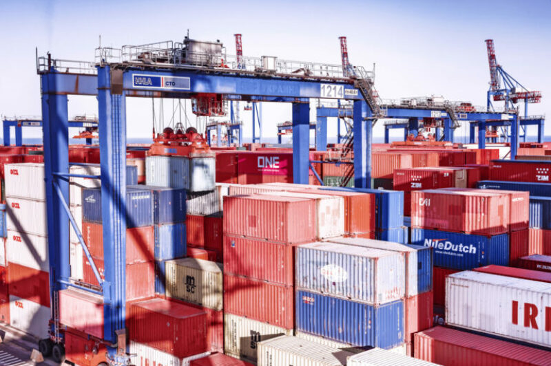 L'invasion de l'Ukraine paralyse les liaisons de transport article image