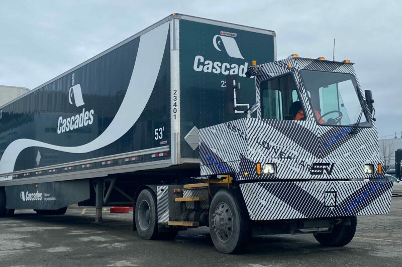 Le Groupe PIT et Cascades testent un tracteur de manœuvre électrique en conditions hivernales article image