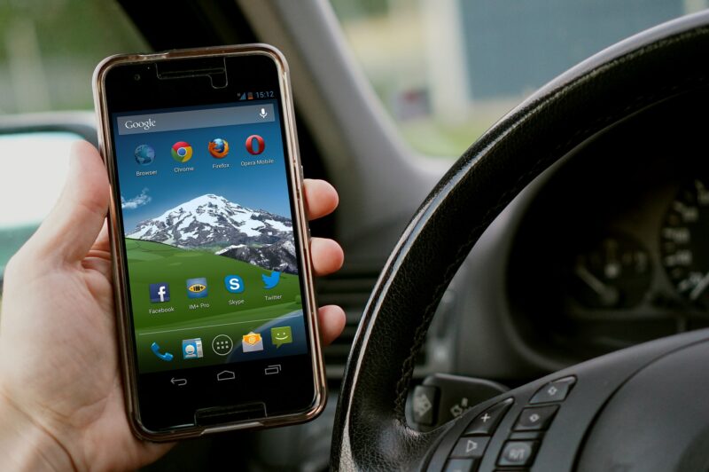 Les camionneurs doivent garder à l’œil les automobilistes distraits article image