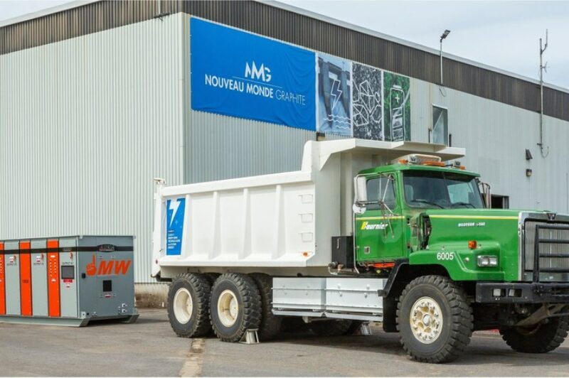 Véhicule minier électrique de service pour l’industrie minière à ciel ouvert.