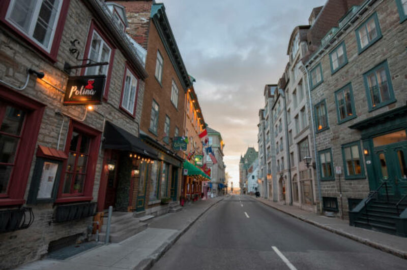 Rue du Vieux Québec au petit matin.