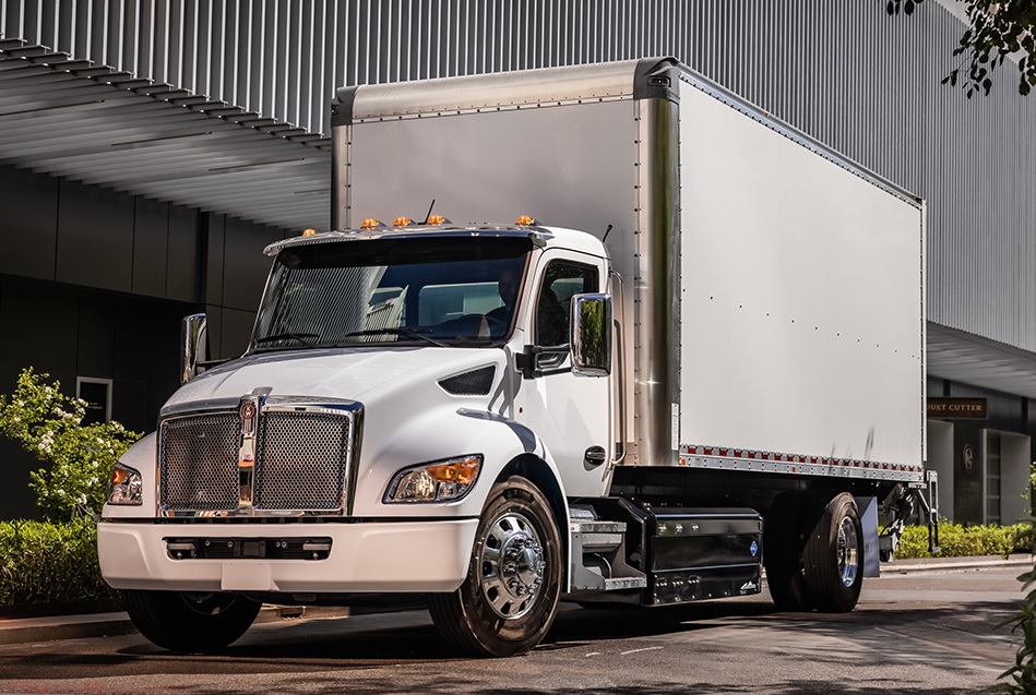 Camion porteur blanc Kenworth T380.