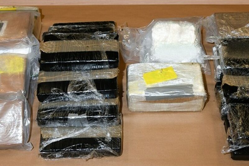 Deux personnes inculpées après la saisie de 30 kg de cocaïne présumée dans un camion article image