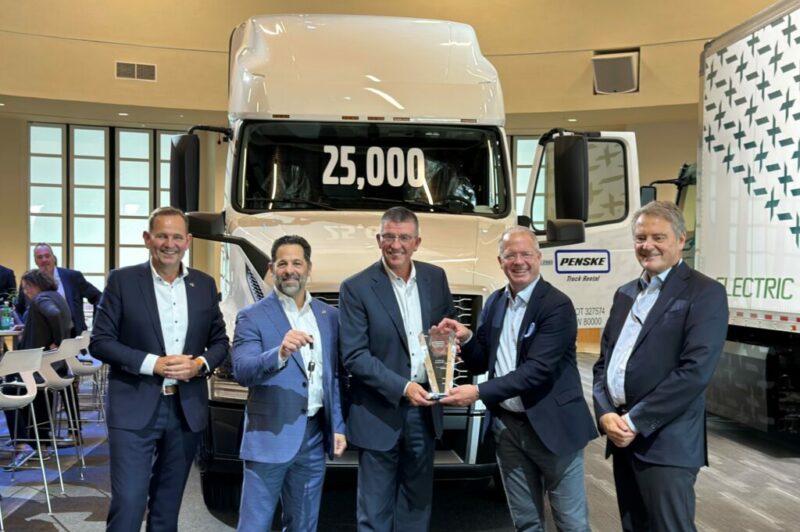 Volvo célèbre une livraison importante à Penske article image