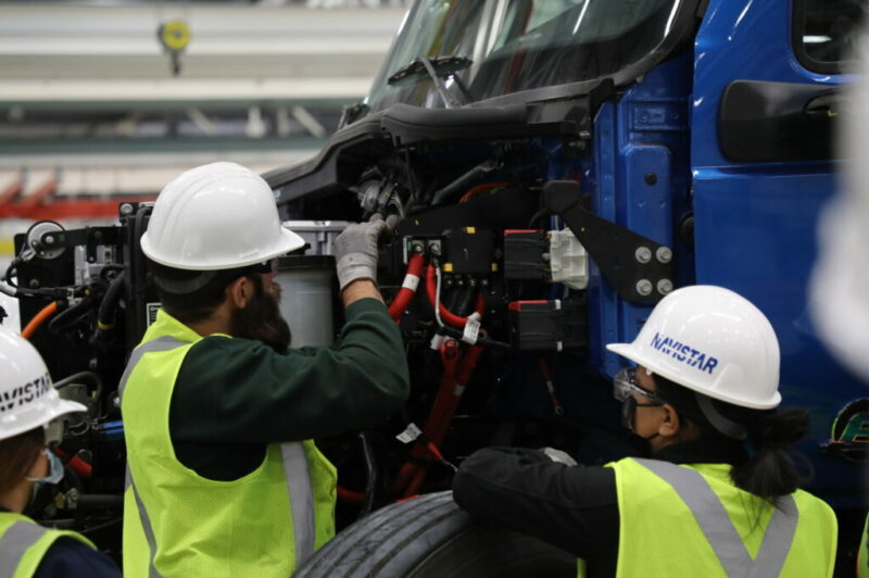 Les commandes de camions de classe 8 dopées par la demande accumulée article image
