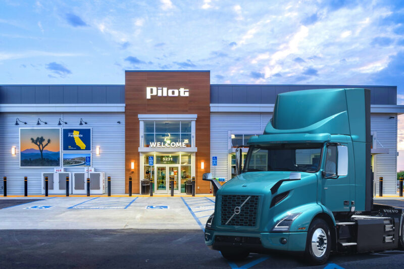 Volvo et les relais routiers Pilot/Flying J mettent en place un réseau de recharge pour camions électriques de toutes les marques article image