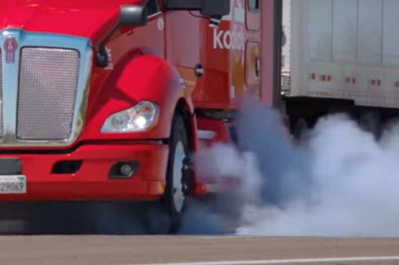 Que se passe-t-il lorsqu’un pneu éclate sur un camion autonome? article image