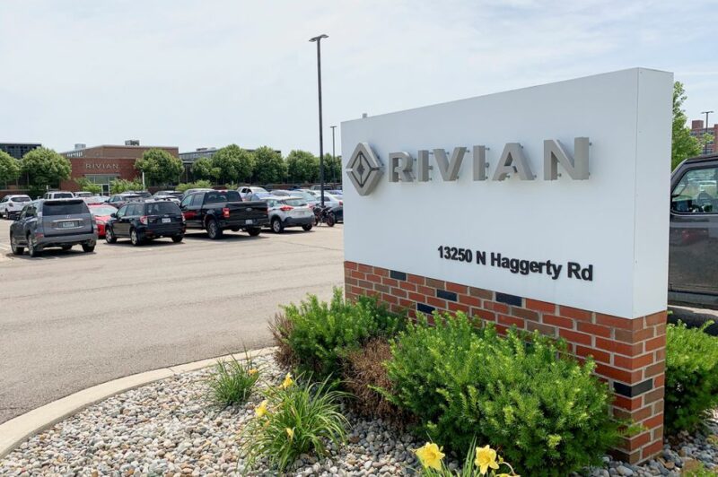 La coentreprise Rivian-Mercedes mise sur pause article image