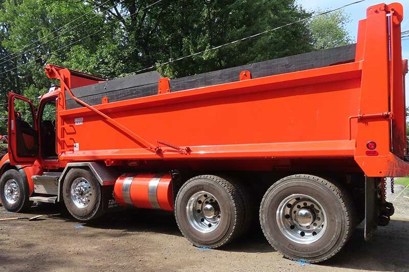 Travailleur écrasé par un camion benne sur un chantier: rapport de la CNESST article image