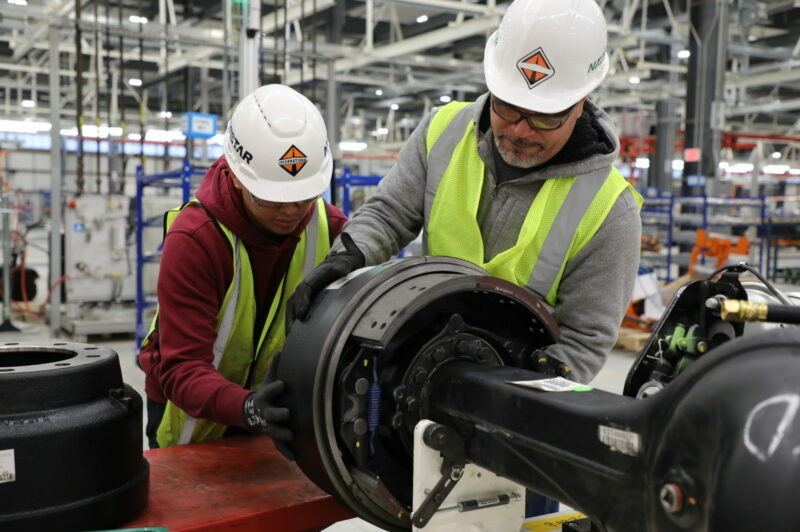 <strong>Malgré une baisse en mars, les commandes de camions classe 8 demeurent solides</strong> article image