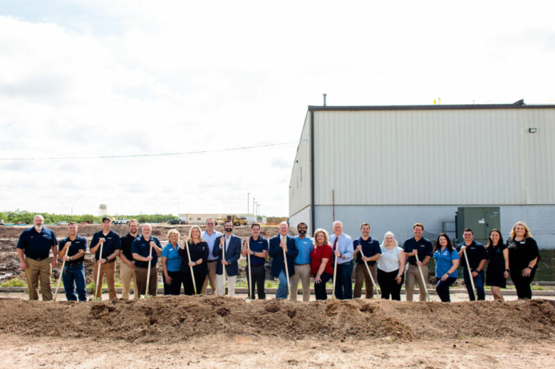 Première pelletée de terre pour l’agrandissement d’une usine Bandag du Texas article image