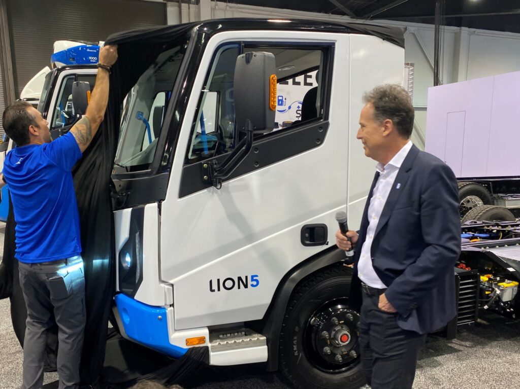 Marc Bédard, lors du dévoilement du Lion5 à l’ACT Expo en Californie.