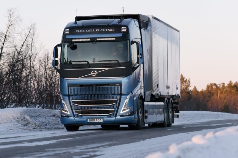 <strong>Volvo teste des camions électriques à hydrogène au-delà du cercle arctique</strong> article image