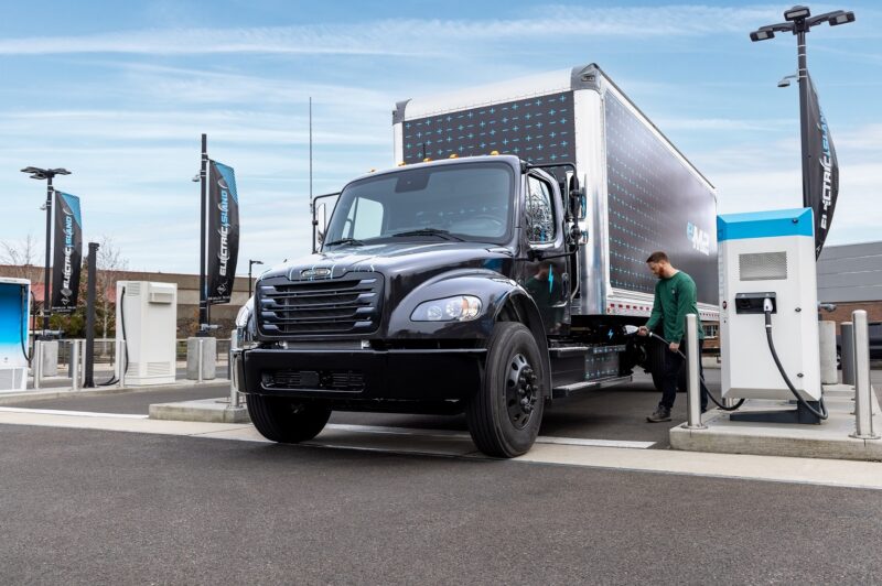 <strong>Québec investit 59 millions $ dans un réseau de bornes de recharge destinées aux camions électriques et l’électrification du transport commercial</strong> article image