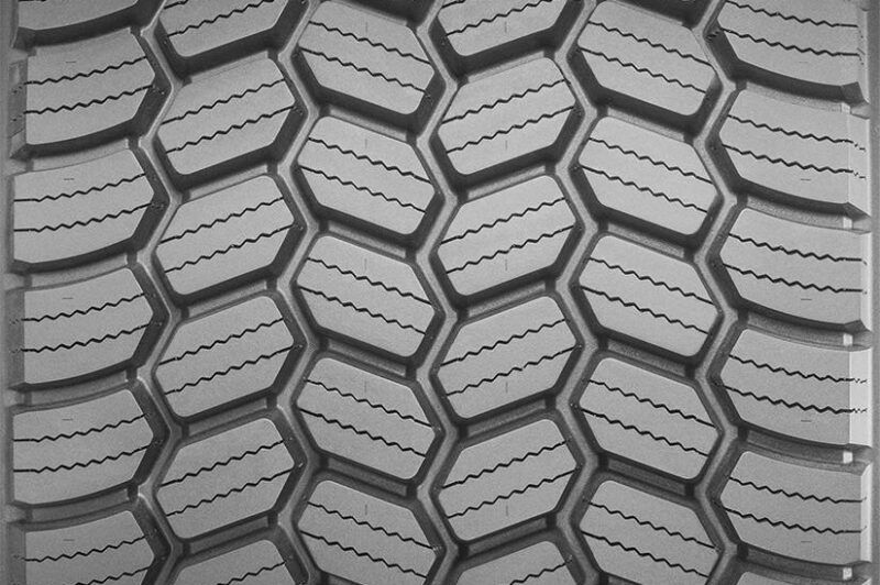 La nouvelle bande de rechapage X One de Michelin est conçue pour les hivers canadiens article image