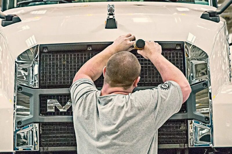 <strong>Fin de la grève chez Mack, les syndiqués votent à 93 % pour le retour au travail</strong> article image
