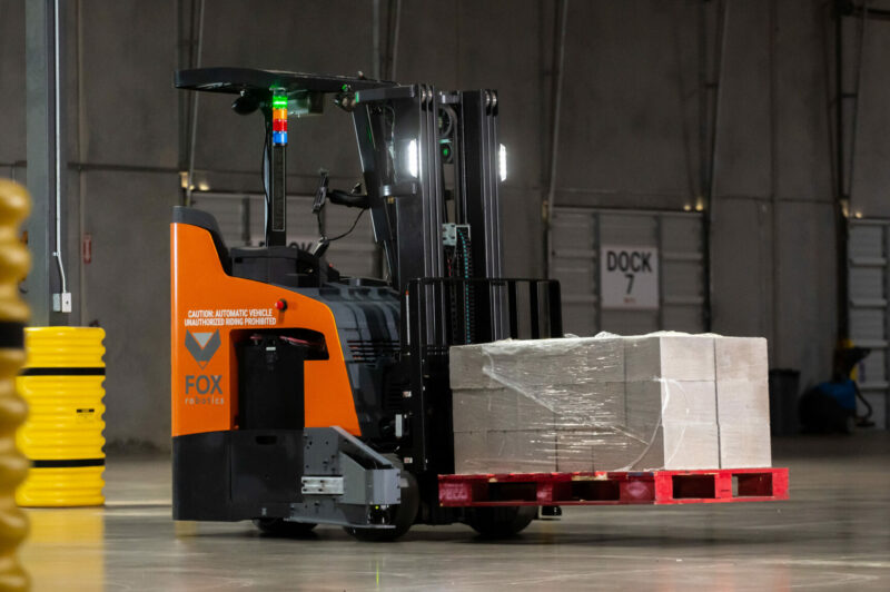 2,5 millions de palettes chargées et déchargées de remorques par robots autonomes article image