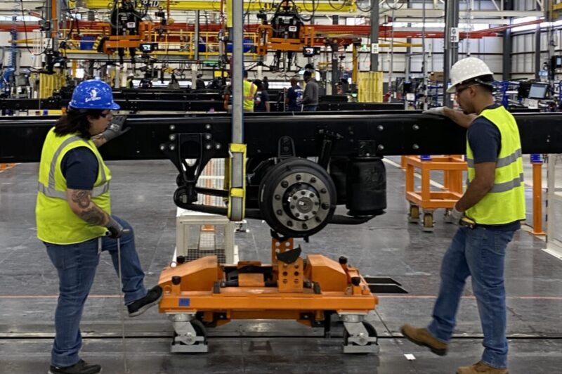 Baisse des revenus ou pas, les flottes continuent de commander des camions neufs article image