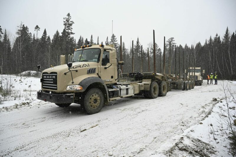 Subvention de 2 millions $ à FPInnovations pour faire avancer la technologie de camions forestiers autonomes en peloton article image