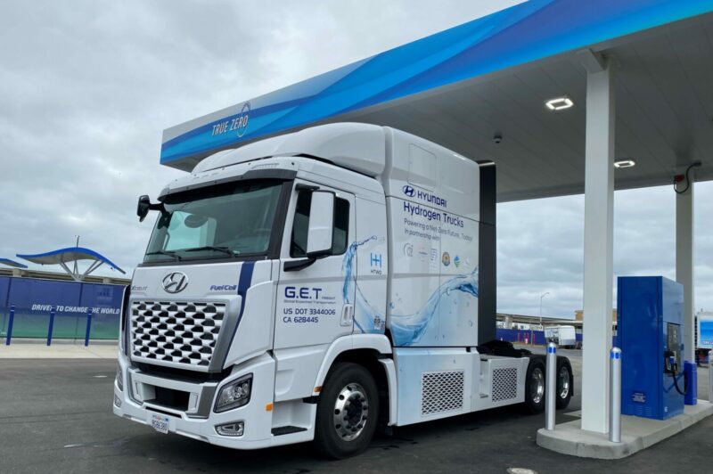 FirstElement ouvre le premier relais routier commercial pour les véhicules à hydrogène au monde article image