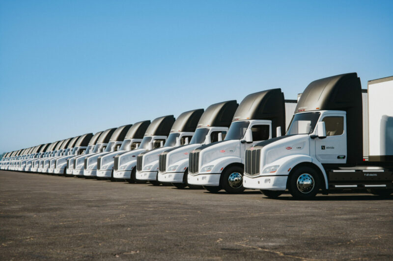 Einride passe la plus grosse commande de camions électriques jamais enregistrée par Peterbilt article image