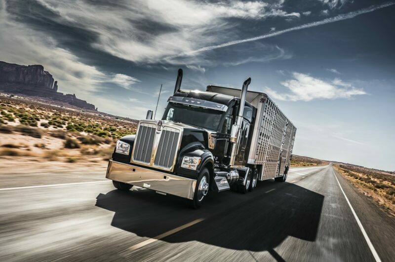 Cascade de rappels pour de possibles problèmes de direction sur 685 camions Kenworth, Peterbilt, Volvo, Mack, Freightliner et Western Star article image