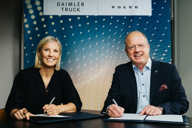 Volvo et Daimler Truck signent un accord contraignant en vue de la création d'une coentreprise dans le domaine de logiciels pour véhicules article image
