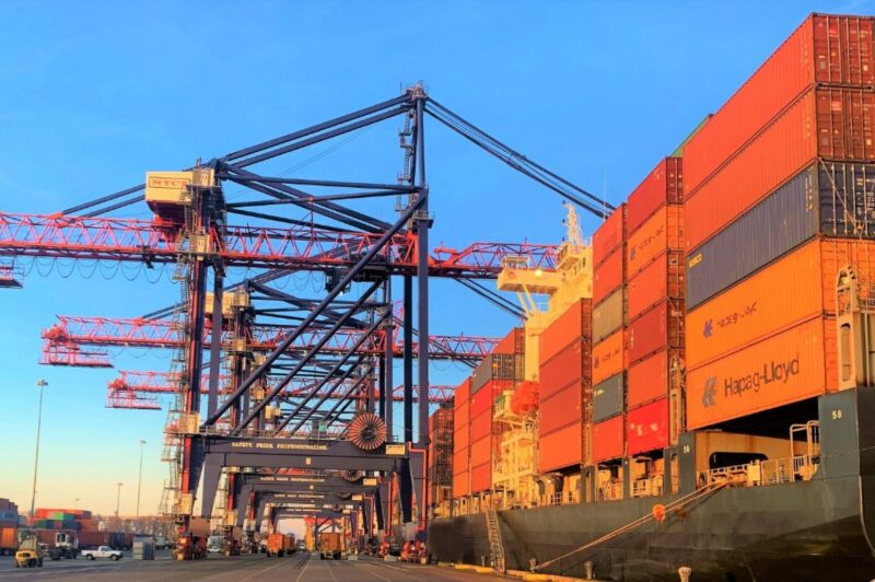 La grève des débardeurs américains pourrait avoir des impacts jusqu'à la mi-novembre, dit le Conference Board article image