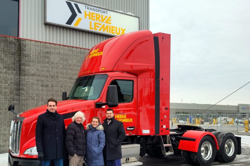 Excellence Peterbilt livre les deux premiers Cummins X15N au Canada article image