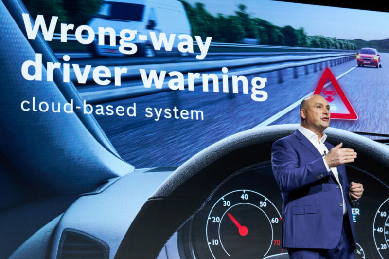 Bosch lance le système Wrong Way Driver Warning et redouble d'efforts en matière d'IA article image
