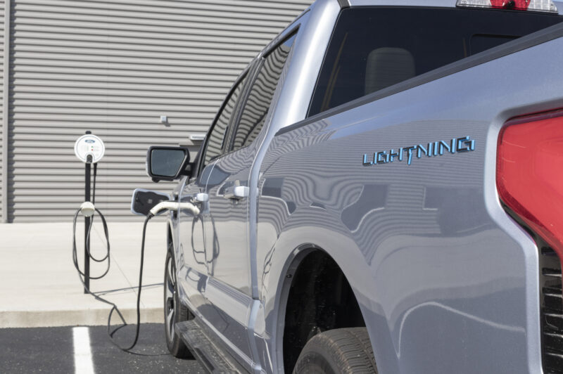 Écocamionnage : près de la moitié des véhicules subventionnés sont des Ford F-150 Lightning article image