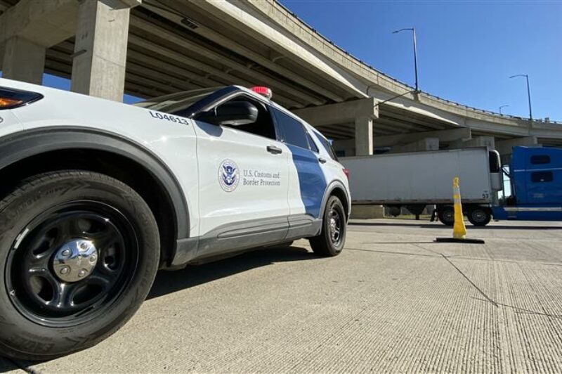 Camionneur canadien intercepté avec 50 briques de cocaïne au pont Ambassador article image