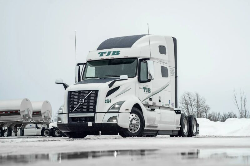 Transport Jocelyn Bourdeau a participé à un projet pilote pour l’intégration de l’énergie solaire aux camions article image
