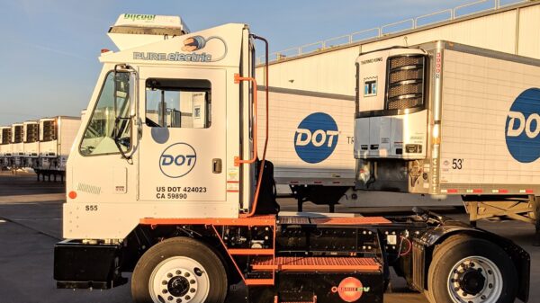 Dot_Foods_Orange_EV_Electric_Yard_Truck crédit Dot Transportation – crop alternate text for this image