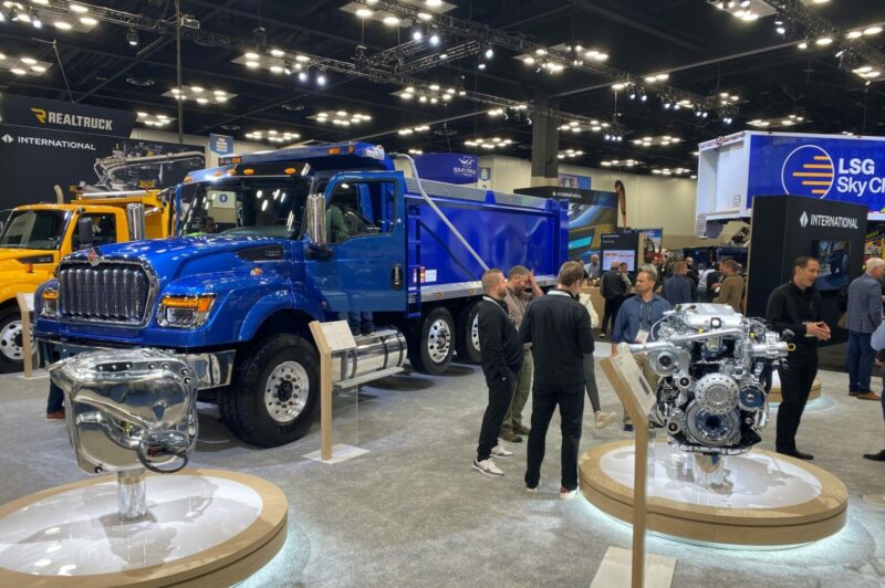 La sécurité et l'efficacité stimulent la demande de camions de poids moyen article image