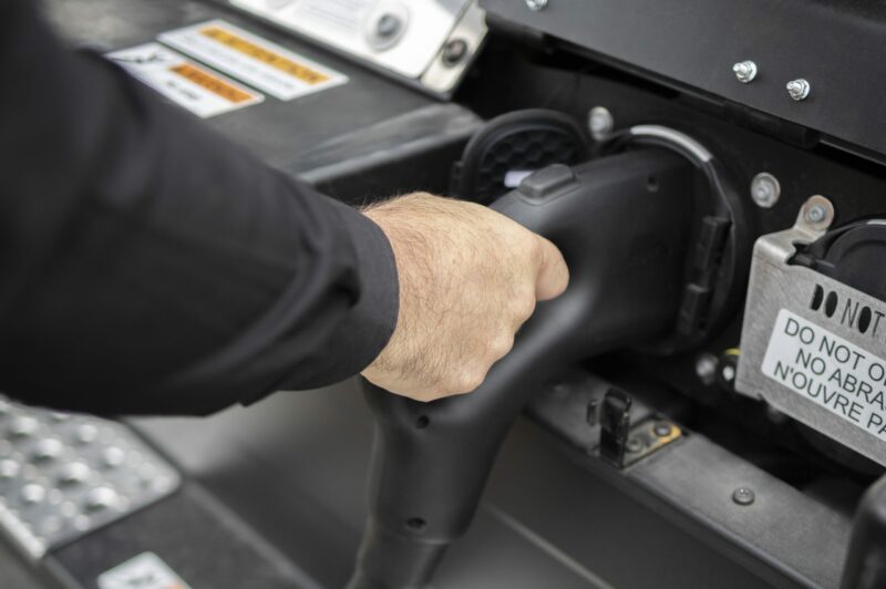 Camions électriques et ristournes : le duo Polara-Cleo clôt son premier hiver de recharge intelligente, synchronisée au réseau d’Hydro article image