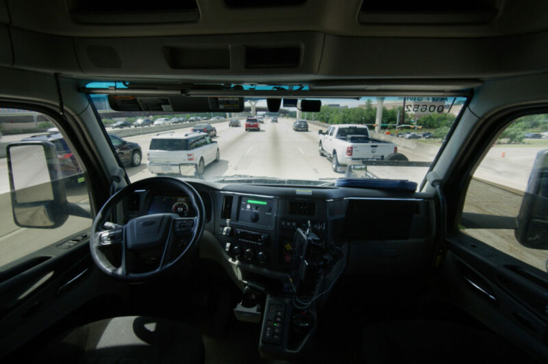 Les camions sans conducteur d'Aurora commencent à livrer à des clients au Texas article image