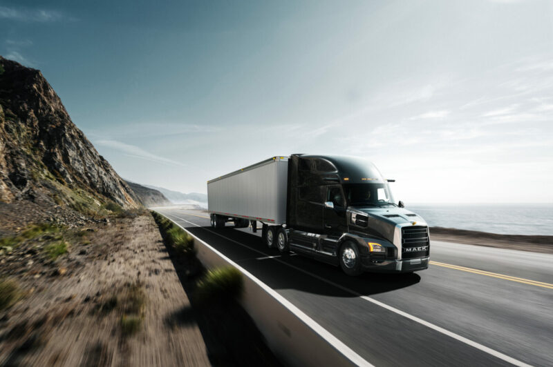 Mack démontre comment le nouveau Pioneer peut aider les flottes à atteindre leurs objectifs de réduction d'émissions article image