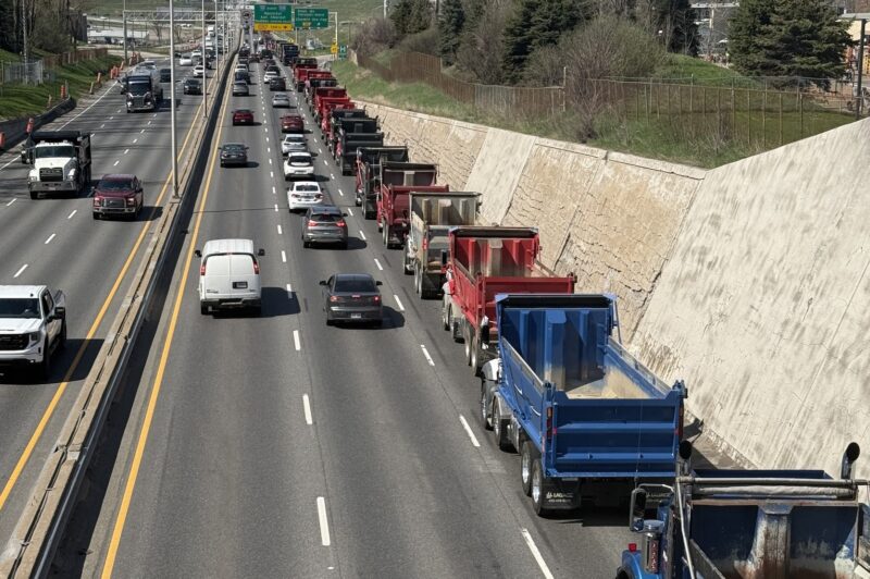 Des milliers de camionneurs de l’ANCAI convergent vers le parlement pour manifester leur mécontentement article image