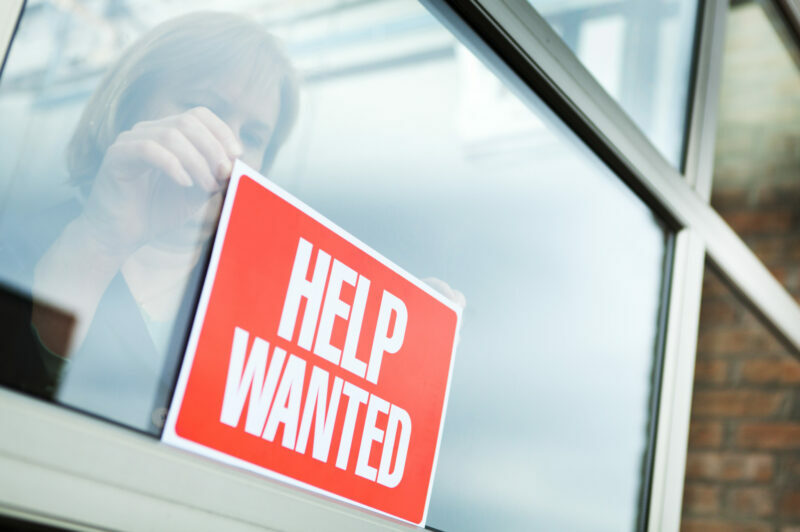 Les emplois dans les secteurs du transport et de l'entreposage ont connu une forte hausse en juillet, dans un contexte général de pertes d'emplois article image
