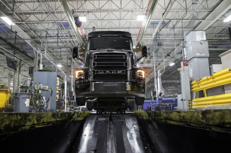 Le Mack Pioneer entre en production article image