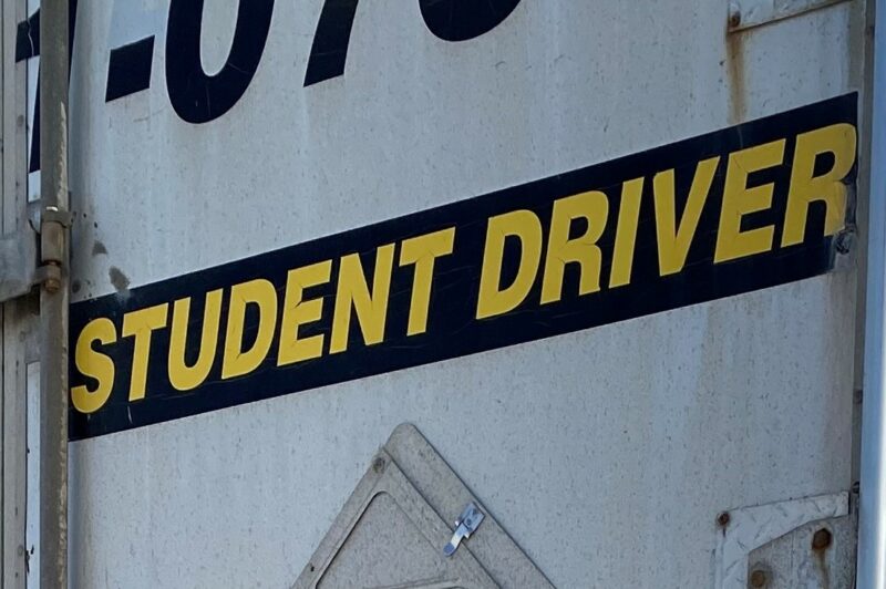 Les écoles de formation pour camionneurs dénoncent la prolongation du délai fixé par l’Ontario pour le programme MELT article image