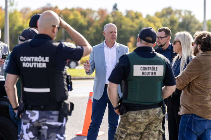 « On joue sur un terrain extrêmement dangereux en laissant n’importe qui faire n’importe quoi au volant d’un poids lourd », dit le PQ qui exige des patrouilleurs armés sur nos routes article image