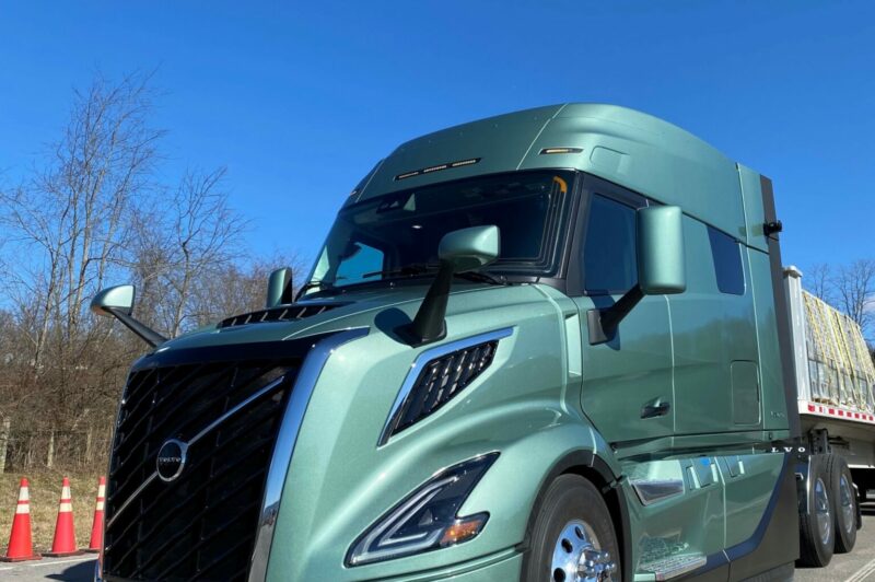 Volvo applique une surtaxe tarifaire de 3 500$ US, insuffisante pour couvrir ses coûts article image
