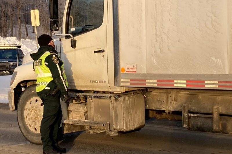 C’est officiel : les contrôleurs routiers porteront une arme à feu article image