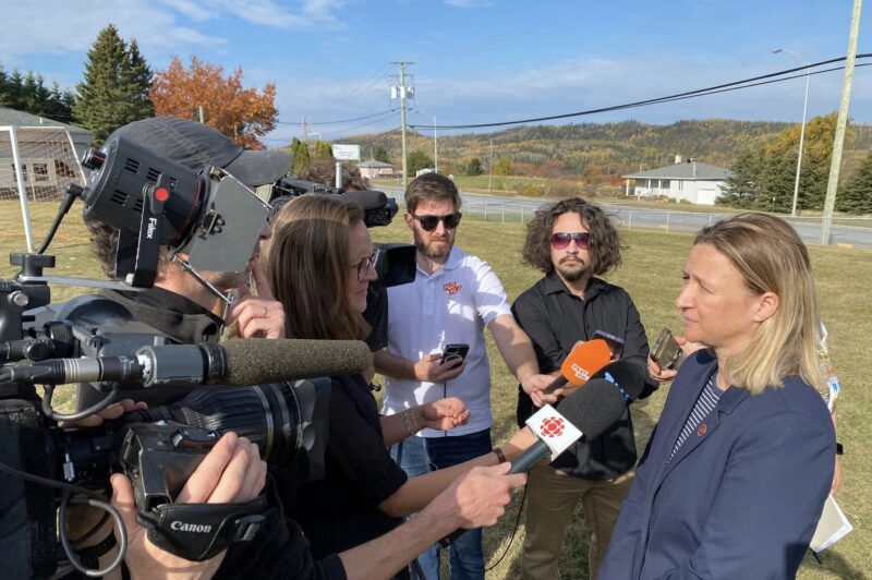 La députée de Rimouski se joint au mouvement citoyen qui exige le prolongement de l'autoroute 20 article image