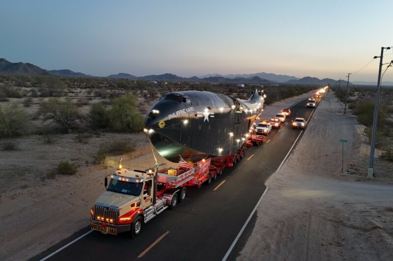 Un géant des airs de 80 ans transporté par camion Western Star article image