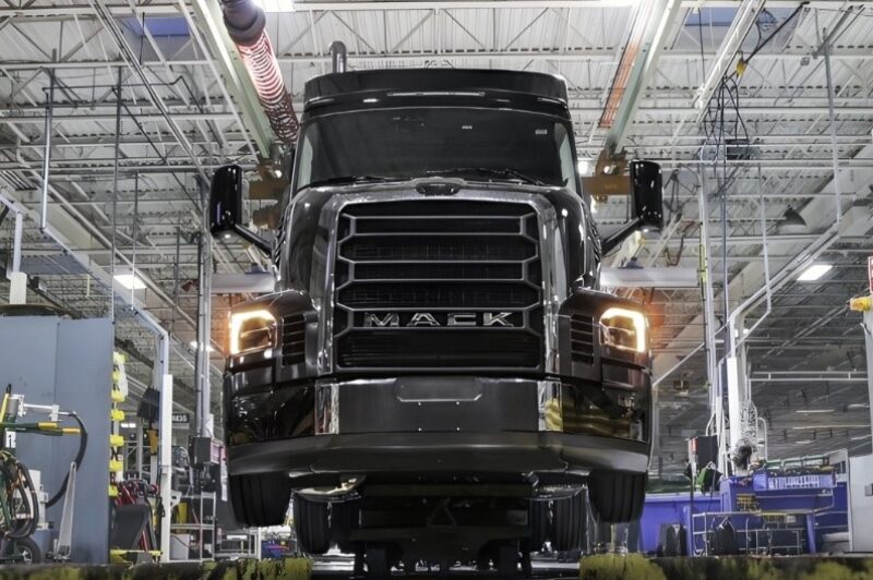Rappel de 499 Mack et Volvo – Phares de croisement automatiques article image
