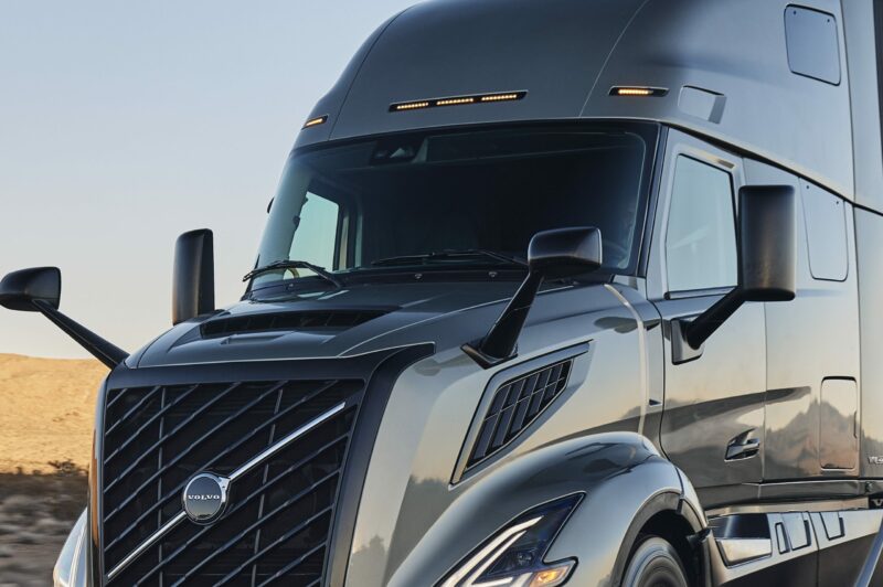 Rappel de Volvo VN – Feux de position de toit article image
