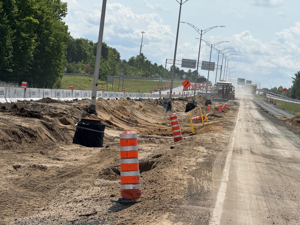 Aménagement d’un terre-plein sur l’autoroute 55